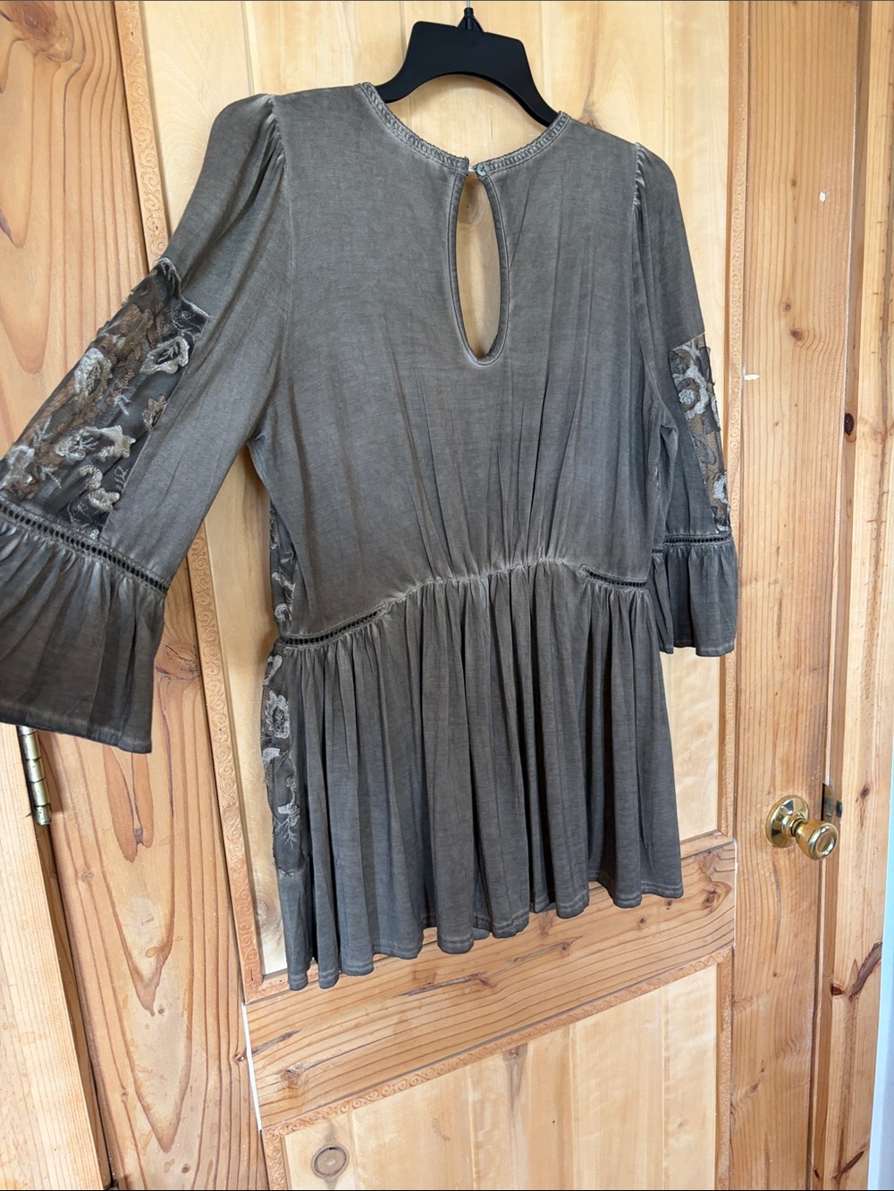 ๐ POL Olive Green Lace Accent Tunic Top - Picture 14 of 16